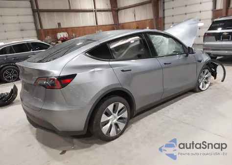 2024 Tesla Model Y Long Range Dual Motor All-Wheel Drive z USA, uszkodzony, nr VIN 7SAYGDEE8RA286933